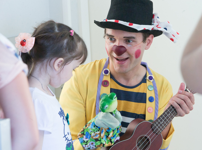 КЛОУН, КОТОРЫЙ ЖИВЕТ В БОЛЬНИЦЕ